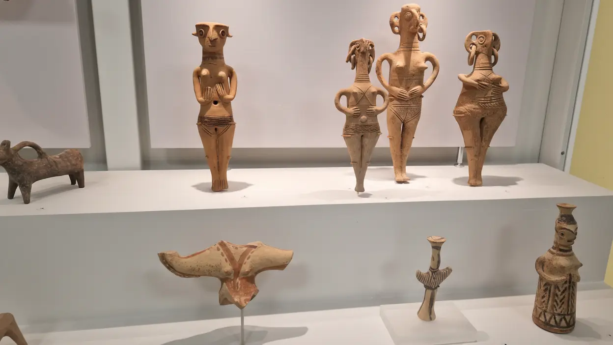Starożytne cypryjskie figurki płodności – Muzeum Archeologiczne w Larnace